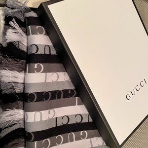 GUCCI WOOL FRINGE SCARF